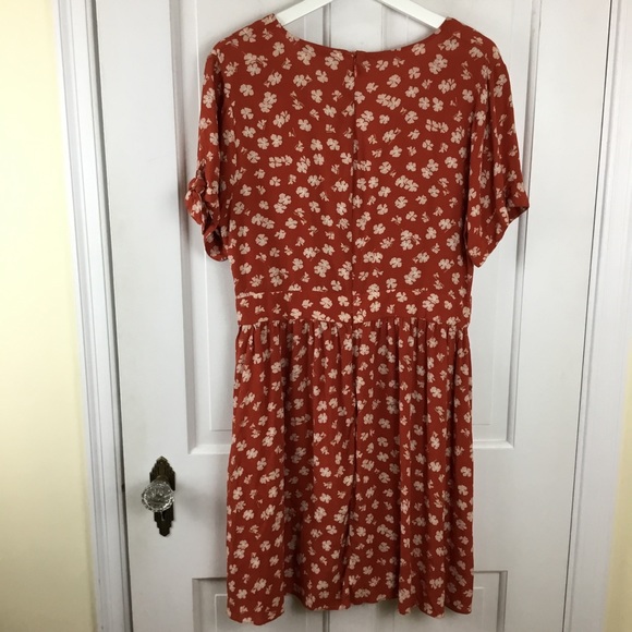 Madewell Red Button-Front Tie-Sleeve Retro Dress in Happy Hibiscus - Picture 5 of 8